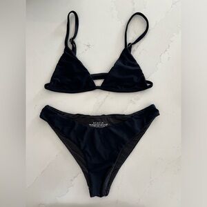 Acacia Baja Top and Zuma Bottom Small Black